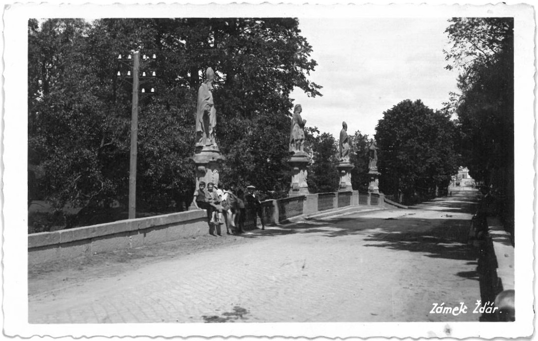 11-033 (vydána kolem r. 1940)